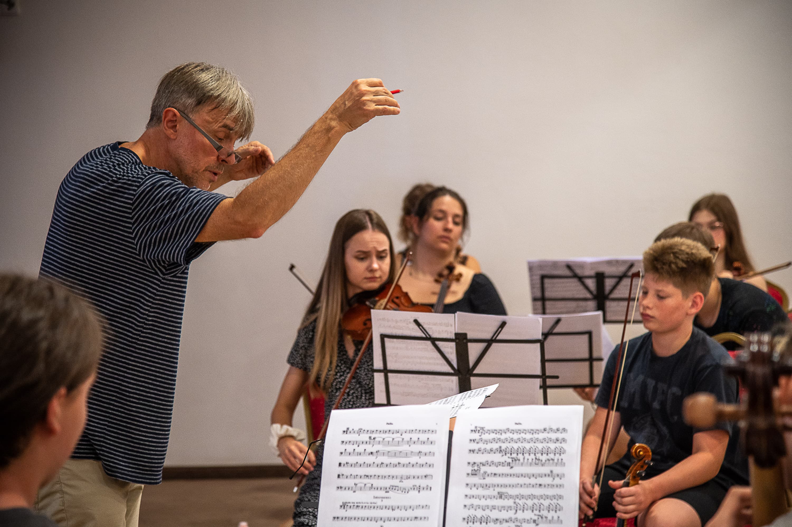 Pawel Pryztocki with the orchestra