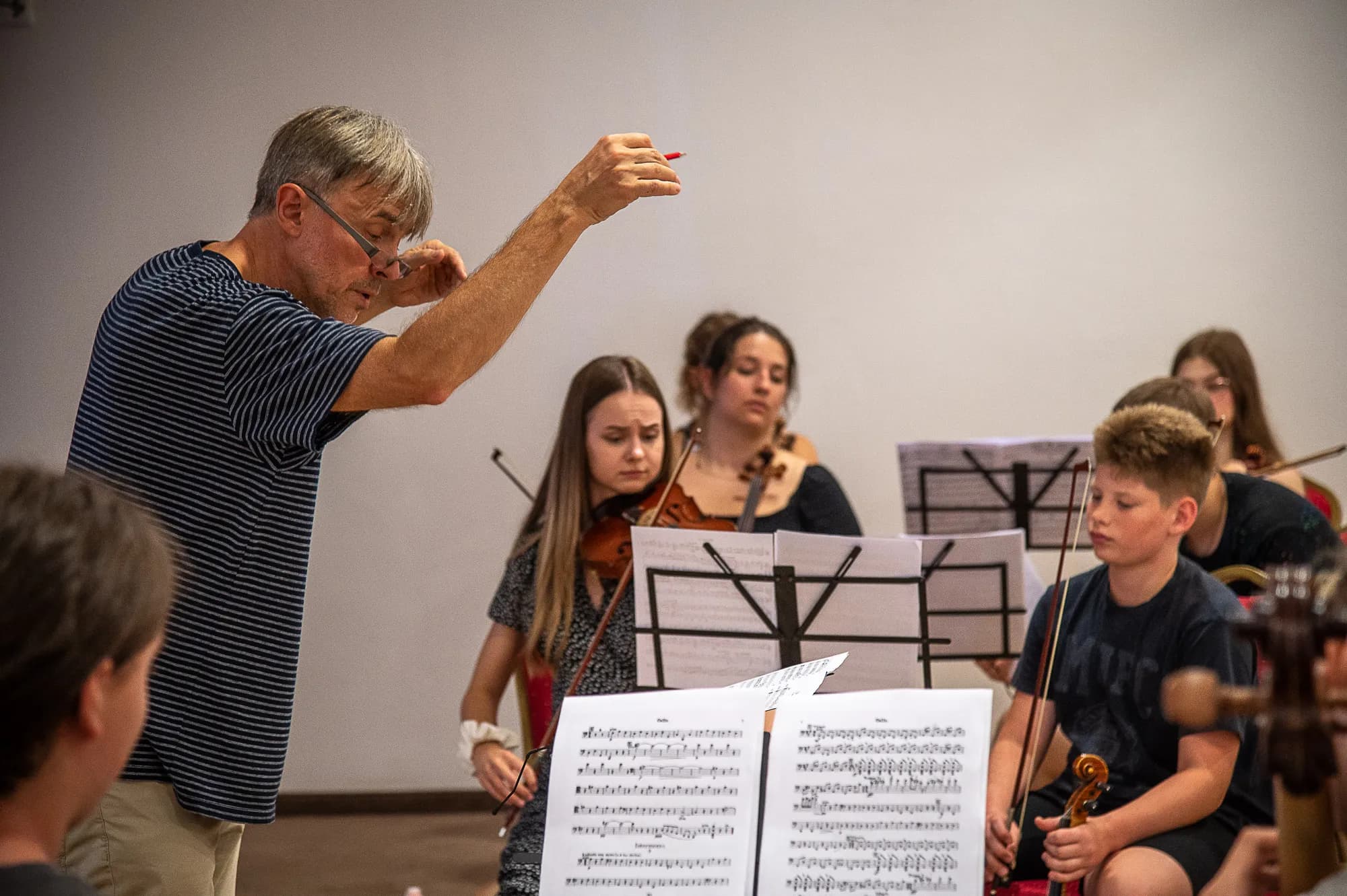 Pawel Pryztocki with the orchestra