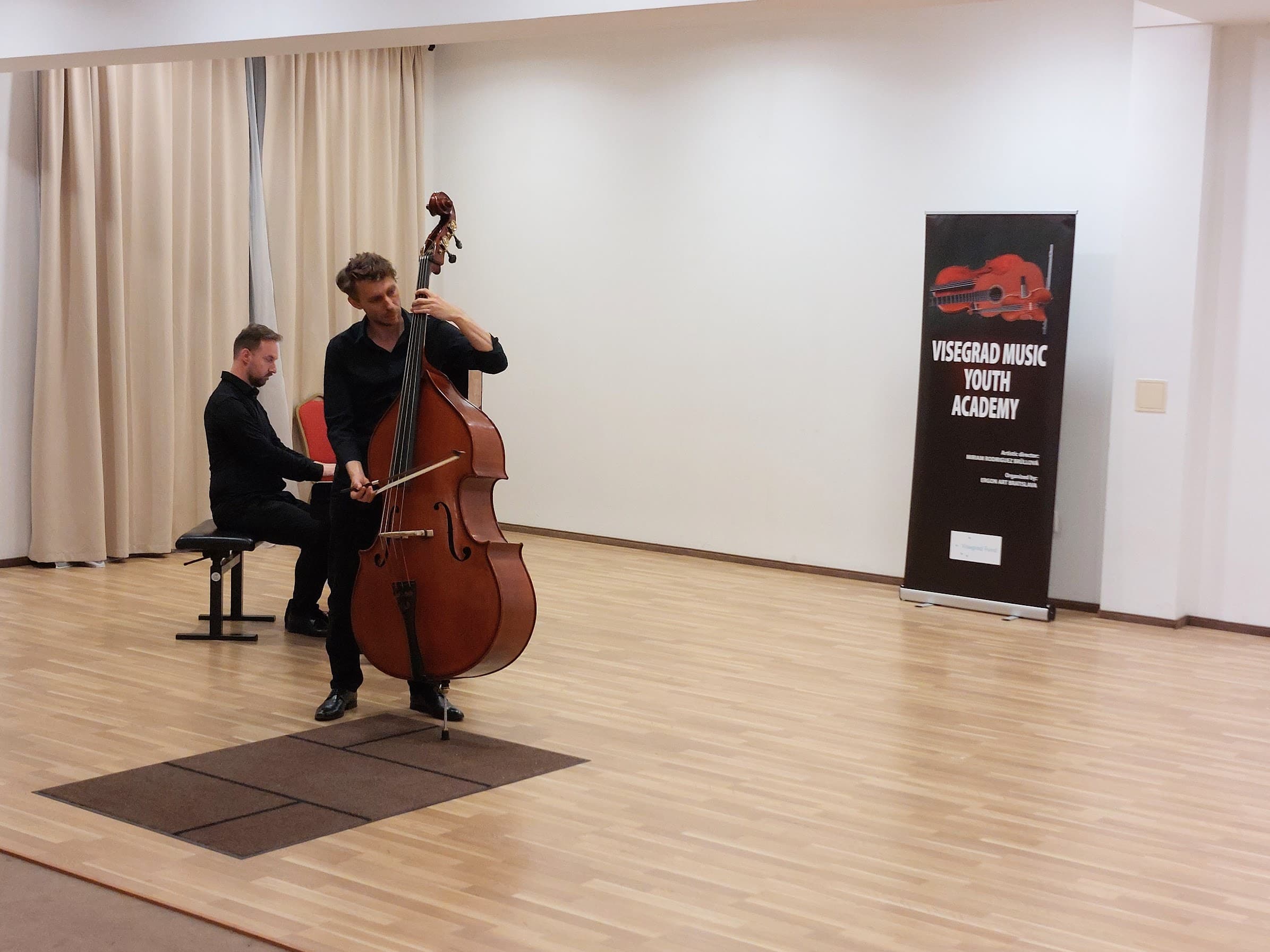 Double bass class with Chlanda