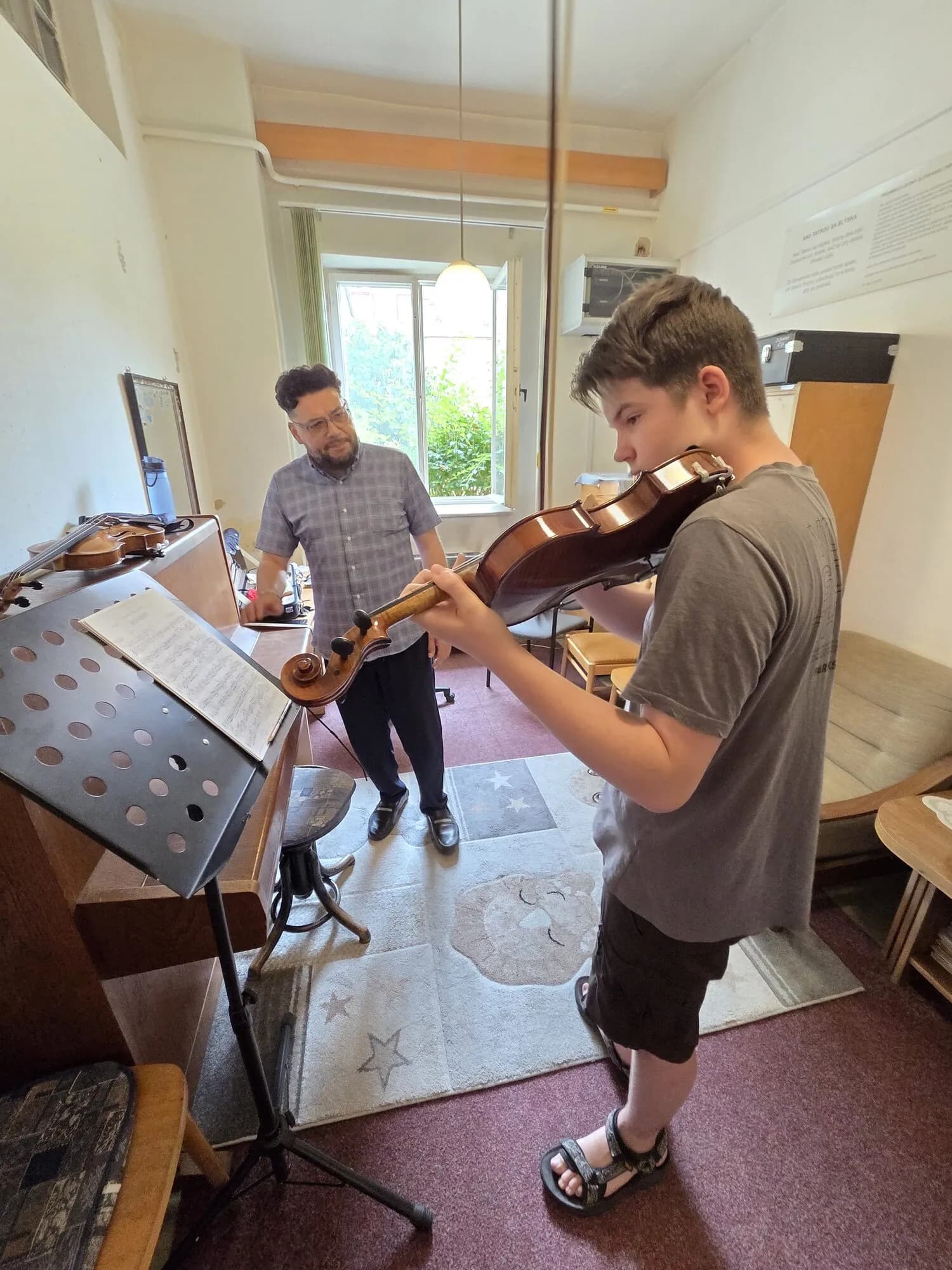 B. Apáti in a cello lesson with Sándor Javorkai