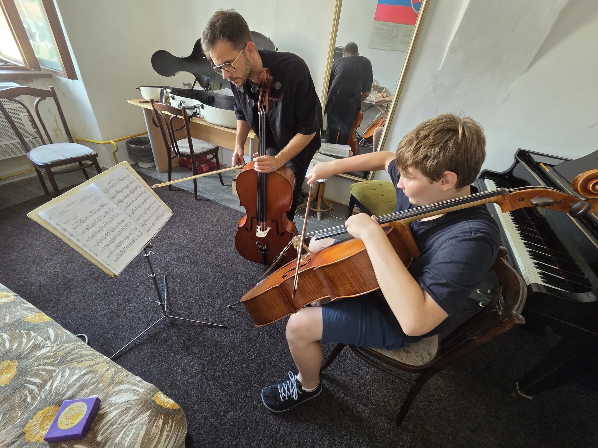 Ján Bogdan teaching a cello lesson